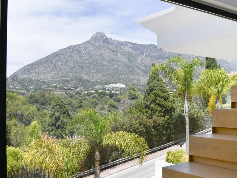 Villa for Sale in The Golden Mile, Marbella Area 16
