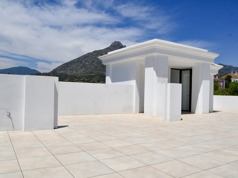 Villa for Sale in The Golden Mile, Marbella Area 18