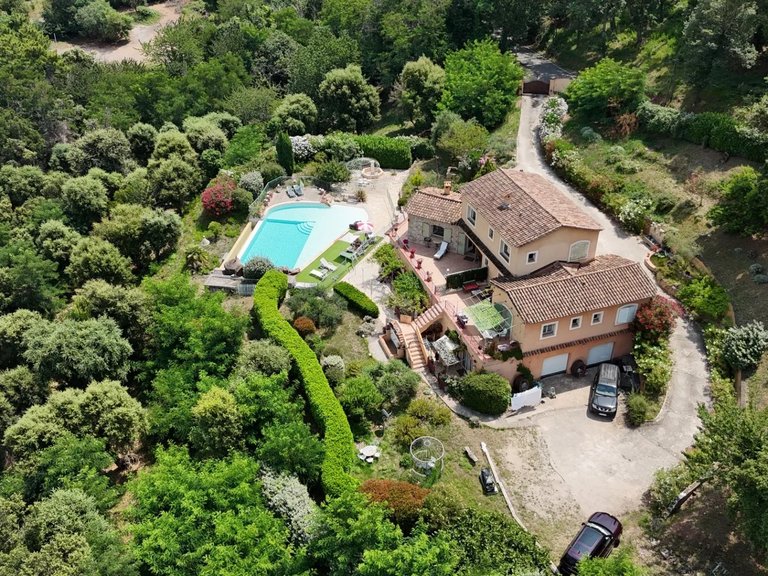 Villa for Sale in Mandelieu La Napoule, Cannes Area 11