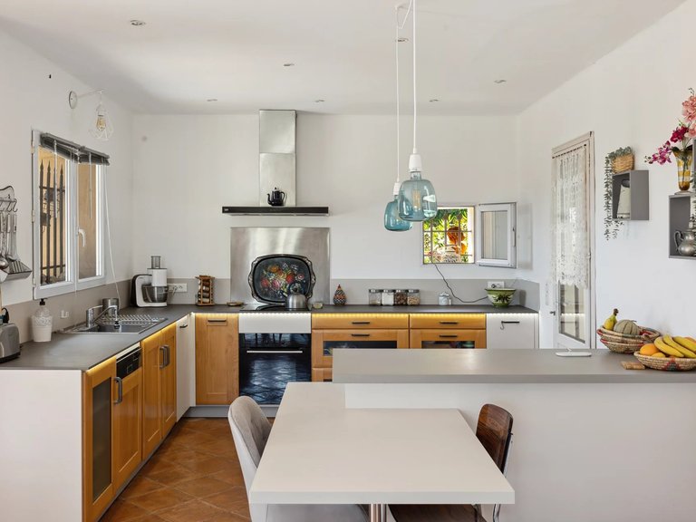 Villa for Sale in Mandelieu La Napoule, Cannes Area 3