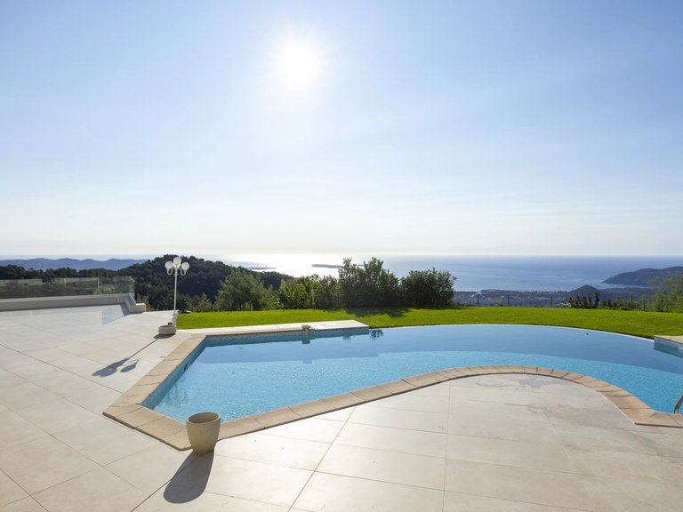 Villa for Sale in Mandelieu La Napoule, Cannes Area 4