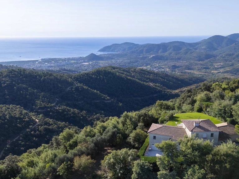 Villa for Sale in Mandelieu La Napoule, Cannes Area 10