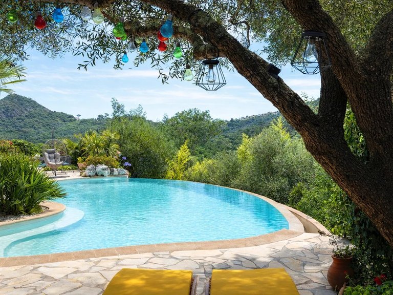 Villa for Sale in Mandelieu La Napoule, Cannes Area 1