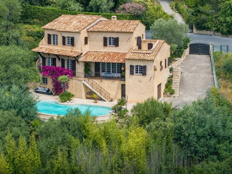 Villa for Sale in Mandelieu La Napoule, Cannes Area 2