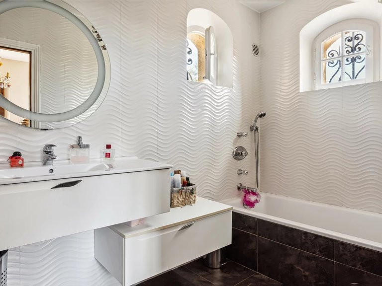 Villa for Sale in Mandelieu La Napoule, Cannes Area 9