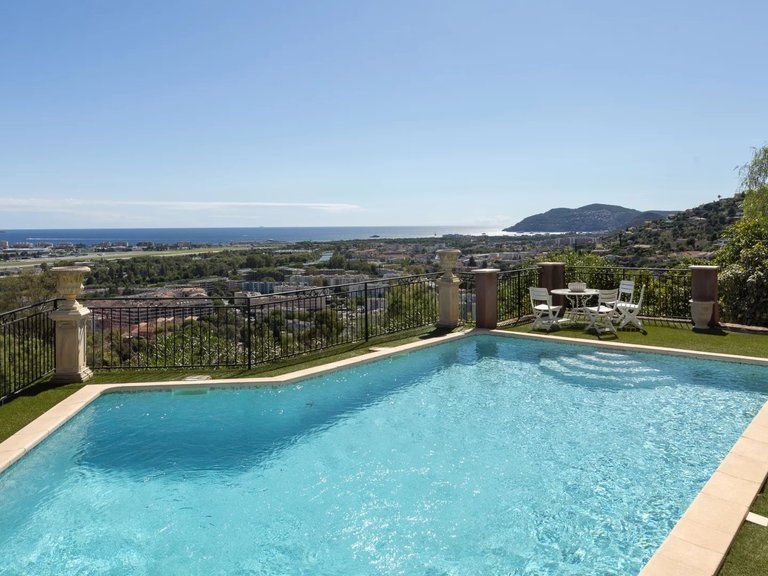 Villa for Sale in Mandelieu La Napoule, Cannes Area 2