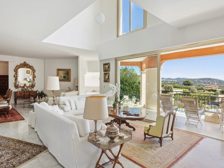 Villa for Sale in Mandelieu La Napoule, Cannes Area 3