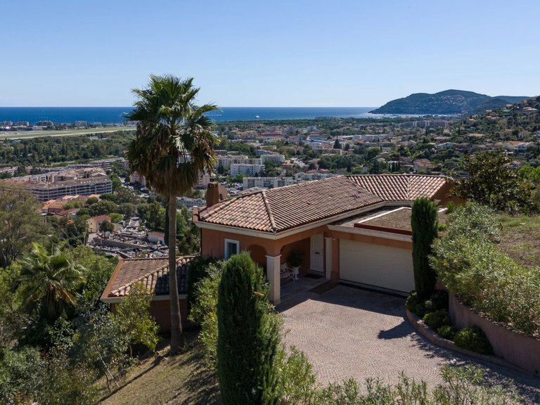Villa for Sale in Mandelieu La Napoule, Cannes Area 8