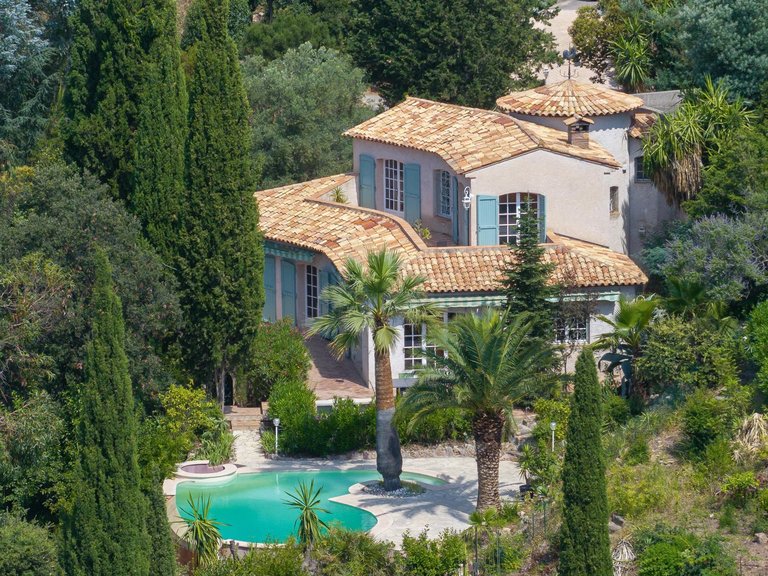 Villa for Sale in Mandelieu La Napoule, Cannes Area 1