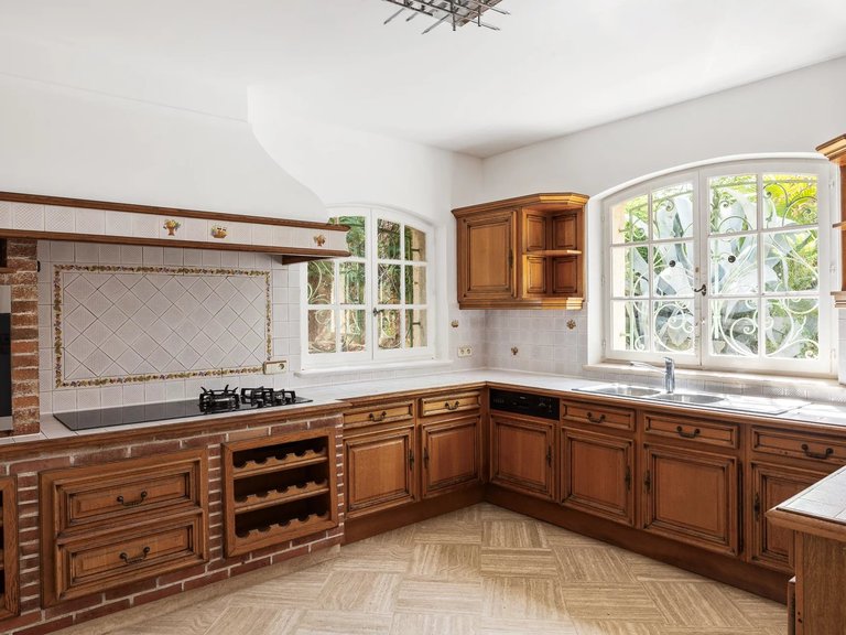 Villa for Sale in Mandelieu La Napoule, Cannes Area 5