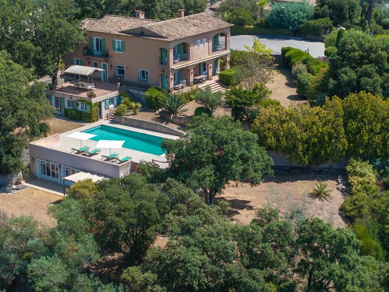 Villa for Sale in Mandelieu La Napoule, Cannes Area 3