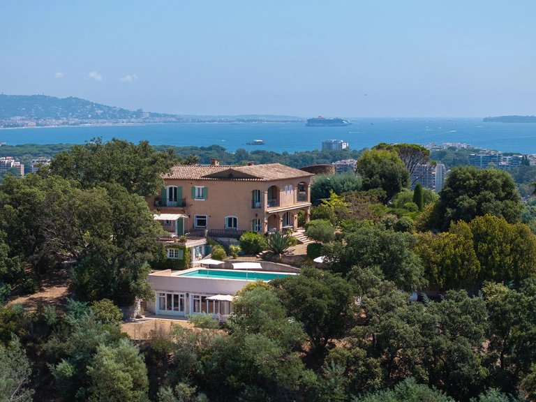 Villa for Sale in Mandelieu La Napoule, Cannes Area 9