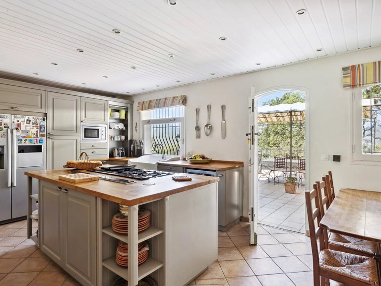 Villa for Sale in Mandelieu La Napoule, Cannes Area 5