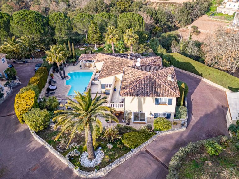Villa for Sale in Mandelieu La Napoule, Cannes Area 4