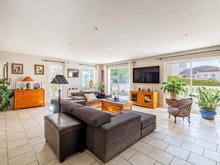 Villa for Sale in Mandelieu La Napoule, Cannes Area 7