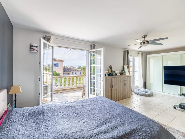 Villa for Sale in Mandelieu La Napoule, Cannes Area 9