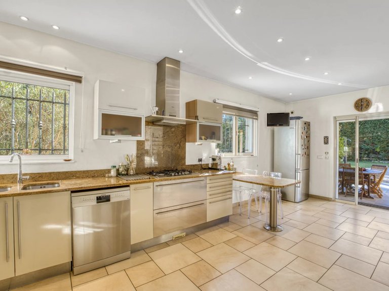 Villa for Sale in Mandelieu La Napoule, Cannes Area 3