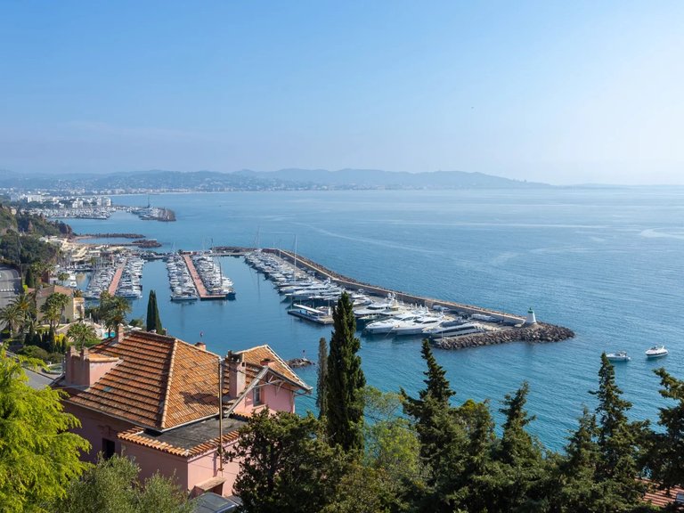 Villa for Sale in Theoule Sur Mer, Cannes Area 6