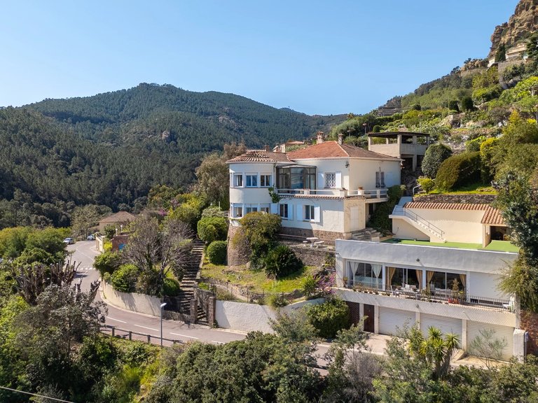 Villa for Sale in Theoule Sur Mer, Cannes Area 1