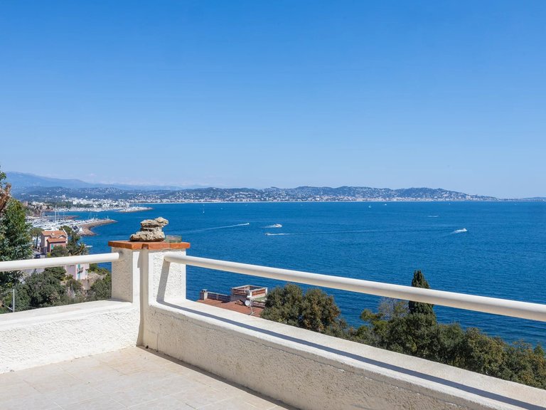 Villa for Sale in Theoule Sur Mer, Cannes Area 3