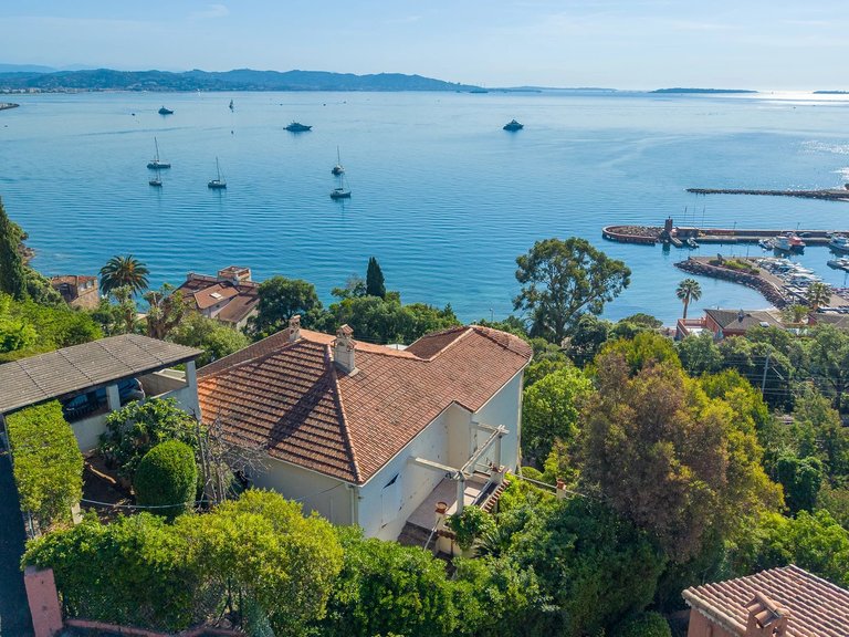 Villa for Sale in Theoule Sur Mer, Cannes Area 12