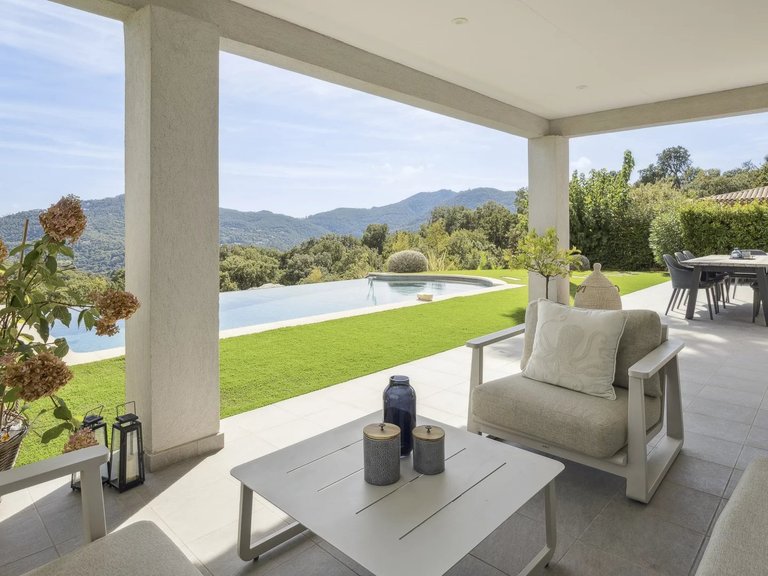 Villa for Sale in Mandelieu La Napoule, Cannes Area 3