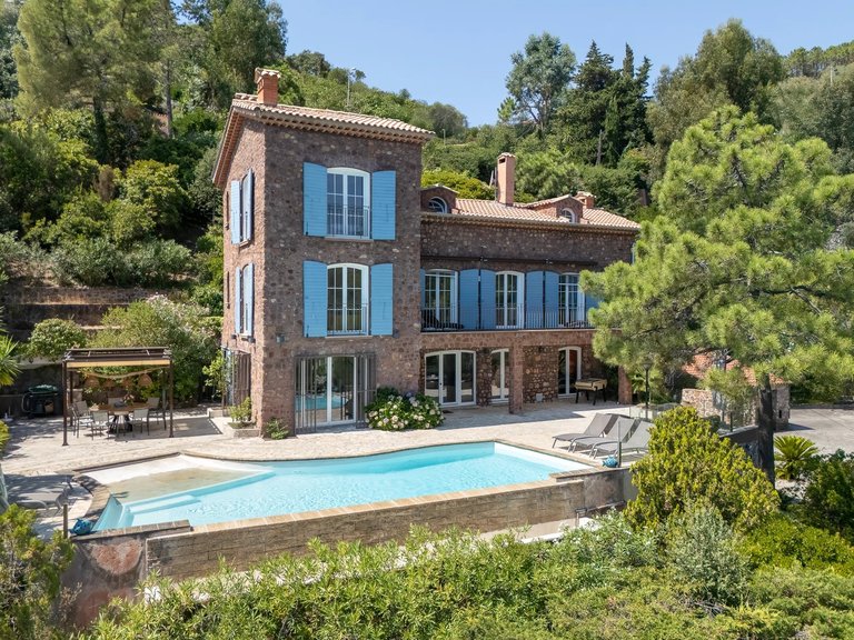 Villa for Sale in Theoule Sur Mer, Cannes Area 2