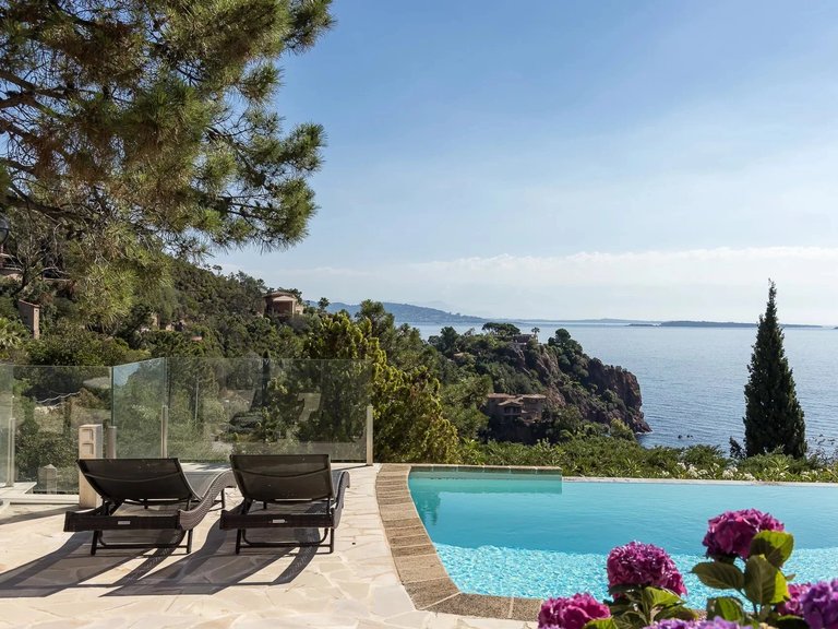 Villa for Sale in Theoule Sur Mer, Cannes Area 10