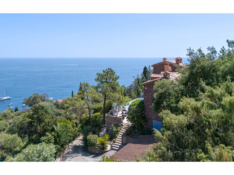 Villa for Sale in Theoule Sur Mer, Cannes Area 3
