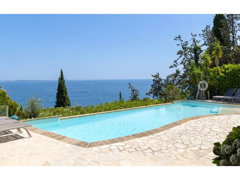 Villa for Sale in Theoule Sur Mer, Cannes Area 4