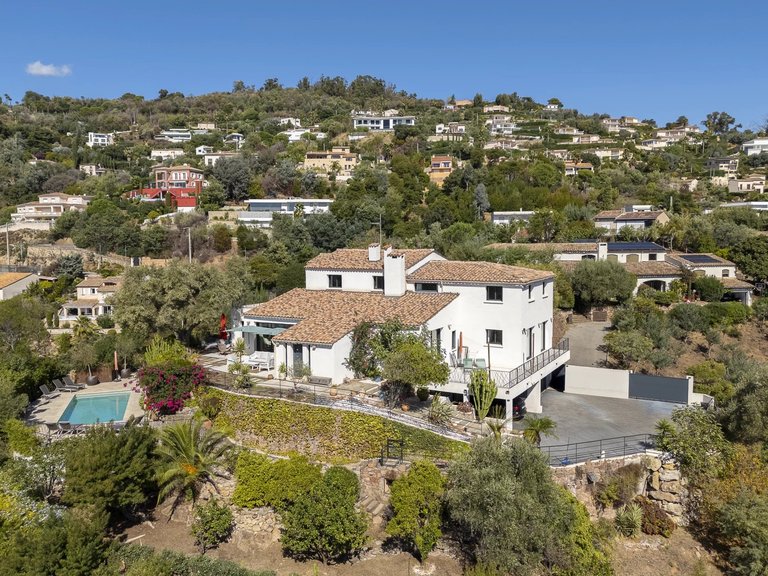 Villa for Sale in Mandelieu La Napoule, Cannes Area 3