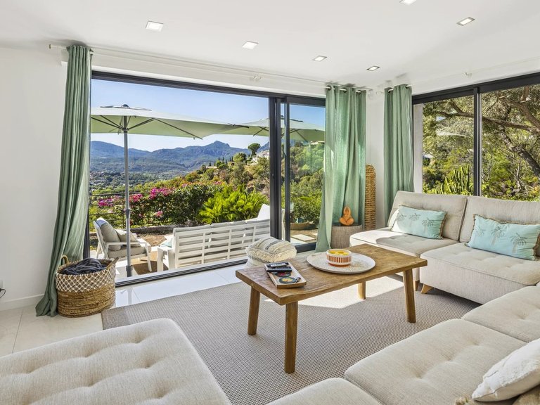 Villa for Sale in Mandelieu La Napoule, Cannes Area 9