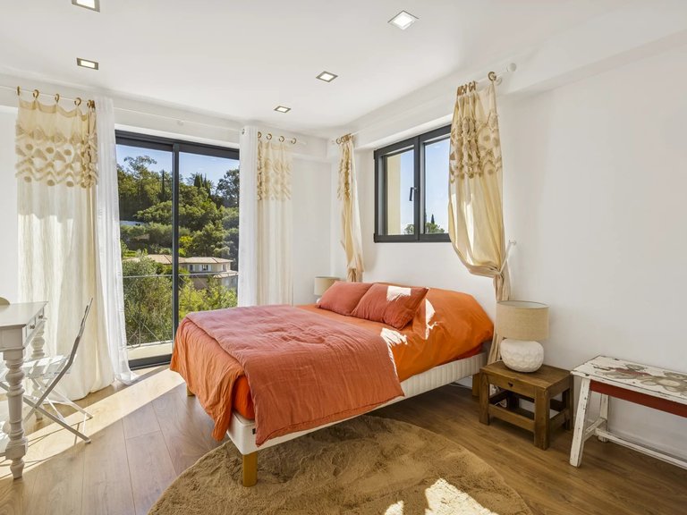 Villa for Sale in Mandelieu La Napoule, Cannes Area 8