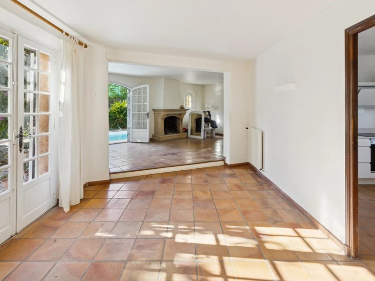 Villa for Sale in Mandelieu La Napoule, Cannes Area 3