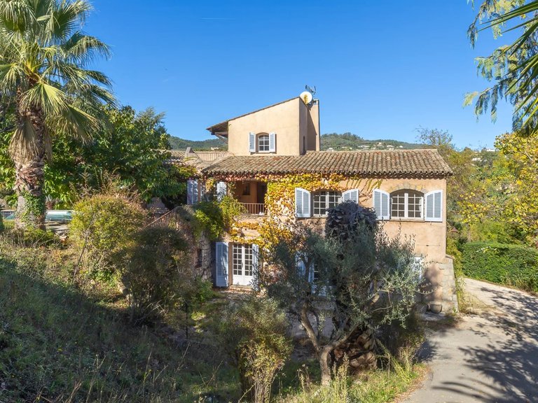 Villa for Sale in Mandelieu La Napoule, Cannes Area 2