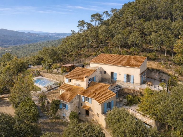Villa for Sale in Mandelieu La Napoule, Cannes Area 3