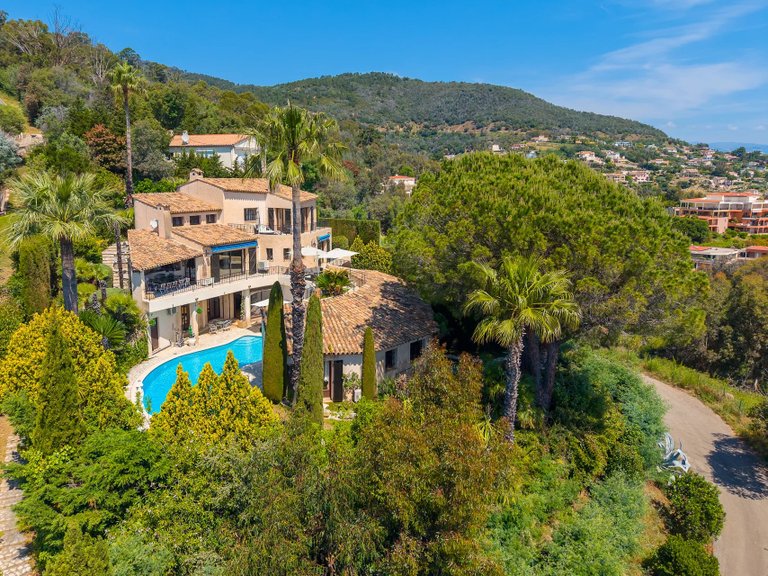 Villa for Sale in Mandelieu La Napoule, Cannes Area 11