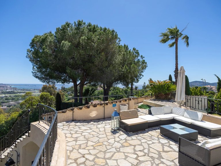 Villa for Sale in Mandelieu La Napoule, Cannes Area 2