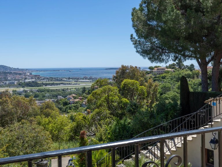 Villa for Sale in Mandelieu La Napoule, Cannes Area 3