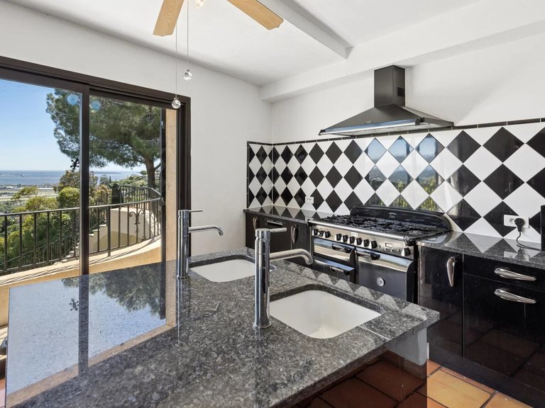 Villa for Sale in Mandelieu La Napoule, Cannes Area 7