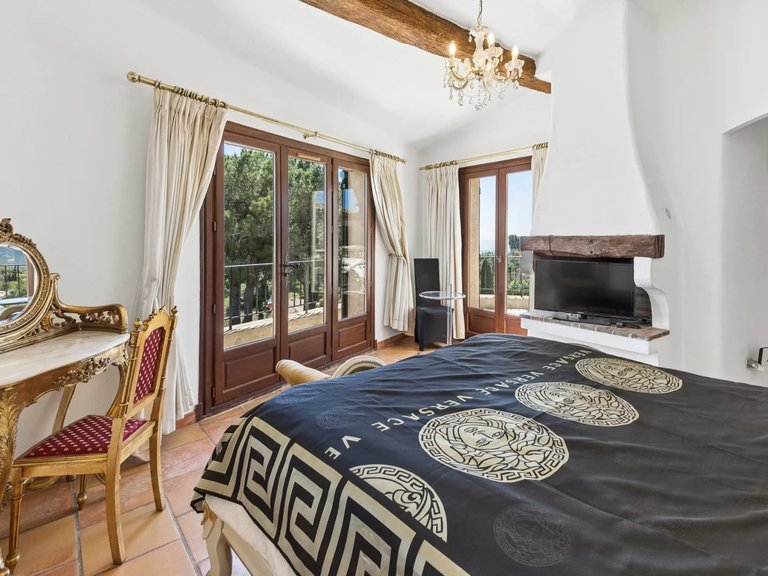 Villa for Sale in Mandelieu La Napoule, Cannes Area 8
