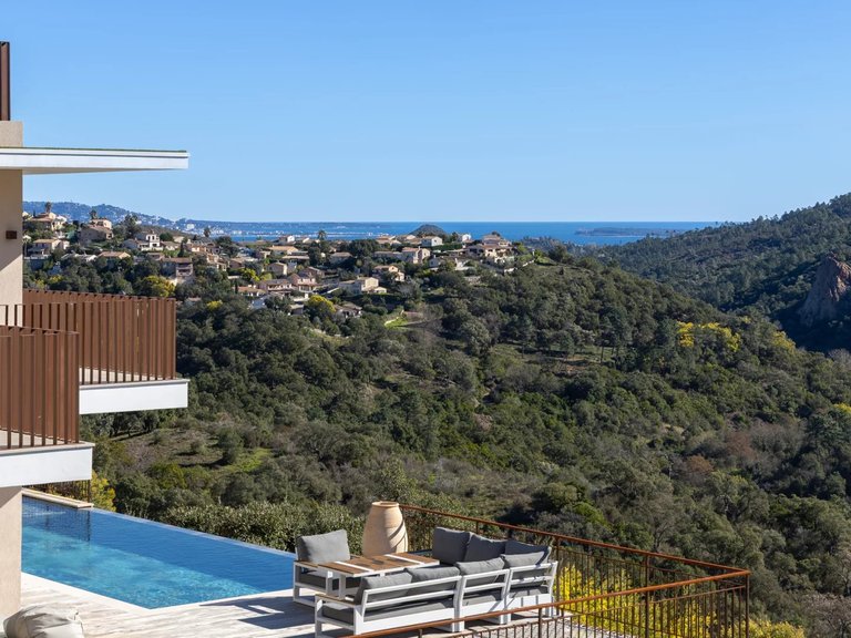 Villa for Sale in Mandelieu La Napoule, Cannes Area 3
