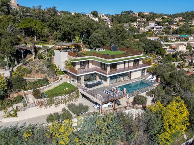 Villa for Sale in Mandelieu La Napoule, Cannes Area 4