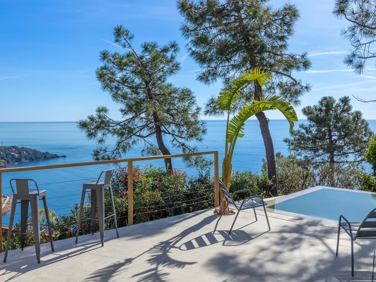 Villa for Sale in Theoule Sur Mer, Cannes Area 1