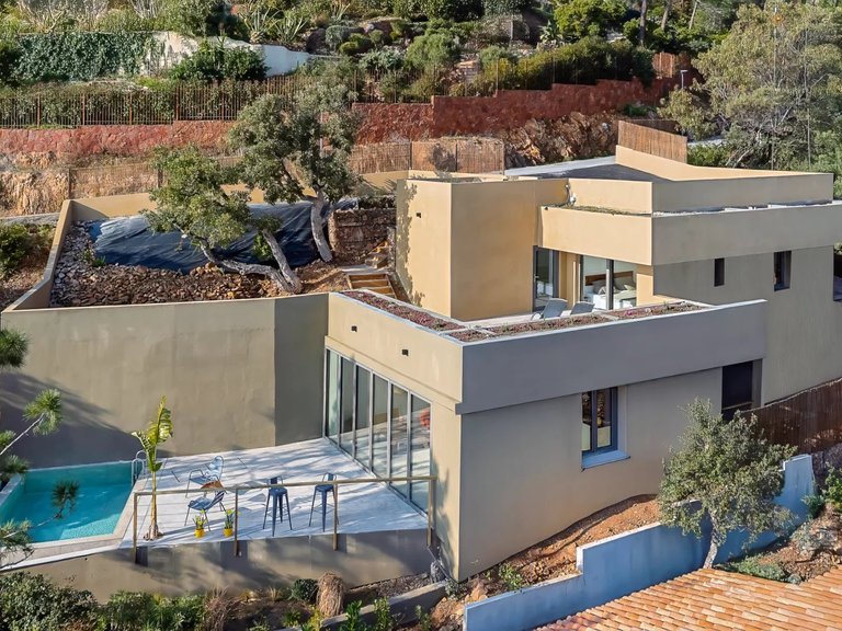 Villa for Sale in Theoule Sur Mer, Cannes Area 3