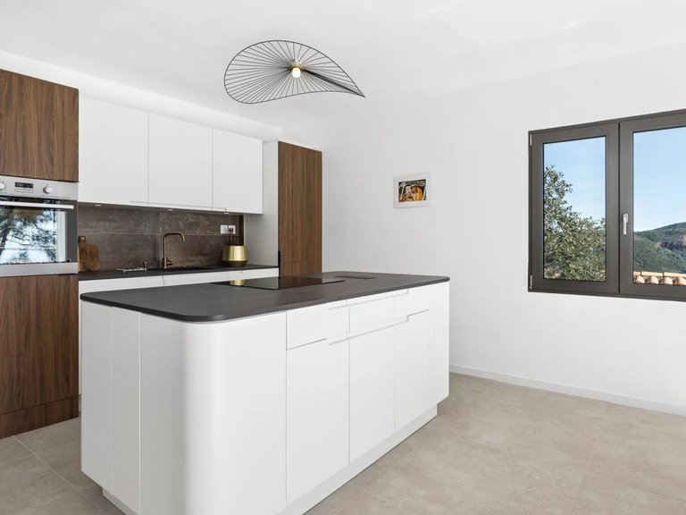 Villa for Sale in Theoule Sur Mer, Cannes Area 4