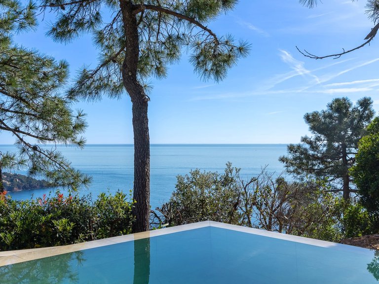 Villa for Sale in Theoule Sur Mer, Cannes Area 9