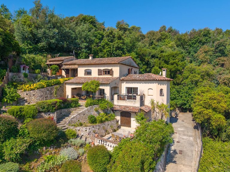 Villa for Sale in Mandelieu La Napoule, Cannes Area 1