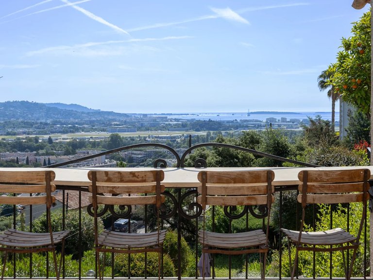 Villa for Sale in Mandelieu La Napoule, Cannes Area 2