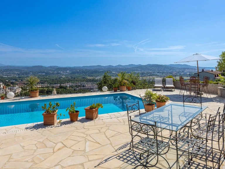 Villa for Sale in Mandelieu La Napoule, Cannes Area 2